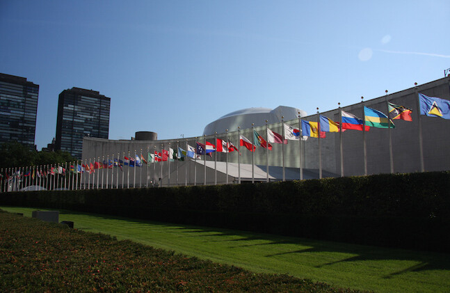 UN General Assembly, New York City. CREDIT: <a href="https://commons.wikimedia.org/wiki/File:UN_General_Assembly_bldg_flags.JPG">Yerpo</a> <a href="https://creativecommons.org/licenses/by-sa/3.0/deed.en">(CC)</a>