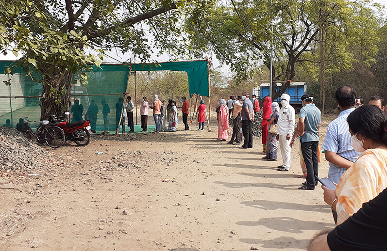 COVID-19 vaccination line in Nagpur, India, May 2021. CREDIT: <a href="https://en.wikipedia.org/wiki/File:COVID-19_vaccination_queue_01052021.jpg">Ganesh Dhamodkar/Wikimedia</a> <a href="https://creativecommons.org/licenses/by-sa/4.0/deed.en">(CC)</a>