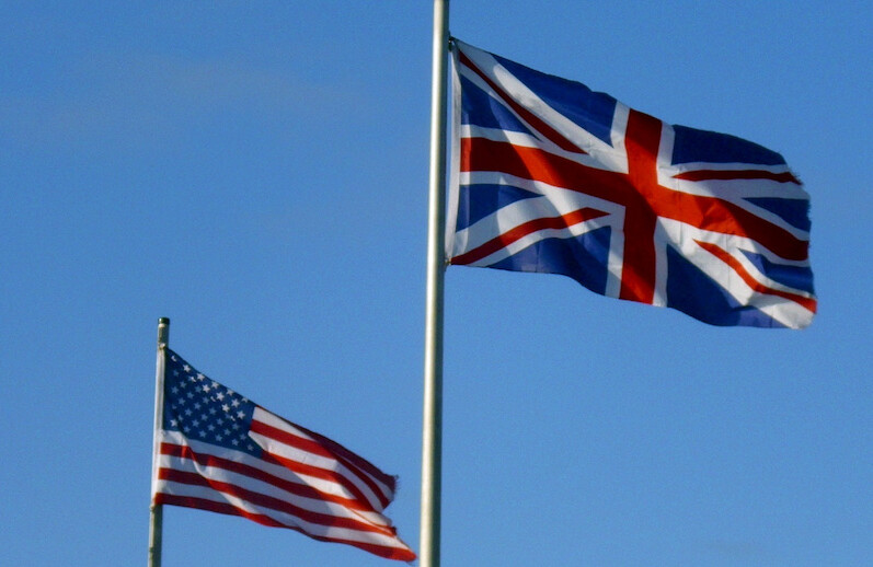 CREDIT: <a href="https://commons.wikimedia.org/wiki/File:Flags_of_UK_and_USA.jpg">Tvabutzku1234 (CC)</a>