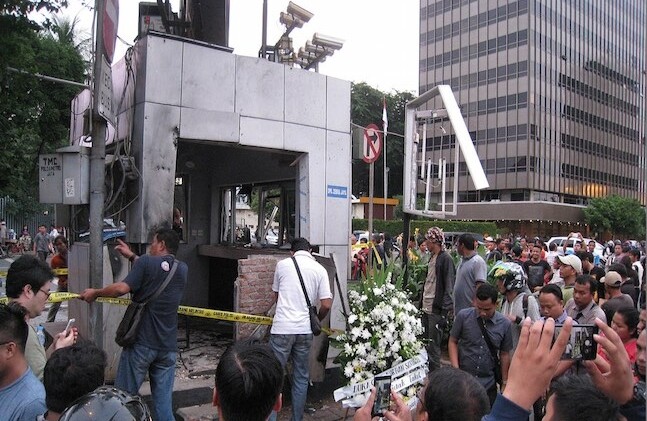 Scene of suicide bomb attack, Jakarta, January 14, 2016. CREDIT: <a href="http://tinyurl.com/zaws4r4">Gunawan Kartapranata</a>. (<a href="https://creativecommons.org/licenses/by-sa/4.0/">CC</a>)