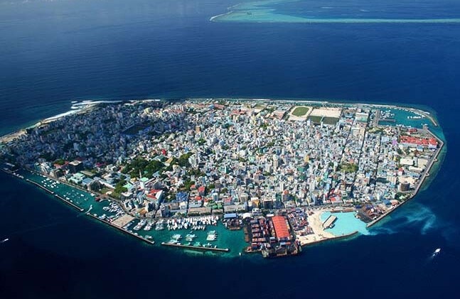 <a href="http://www.shutterstock.com/pic-28314817/stock-photo-male-capital-of-maldives.html?src=VpYpsd-sQ9uwbZKWOZ5hsw-8-17">Malé - Capital of Maldives</a> via Shutterstock