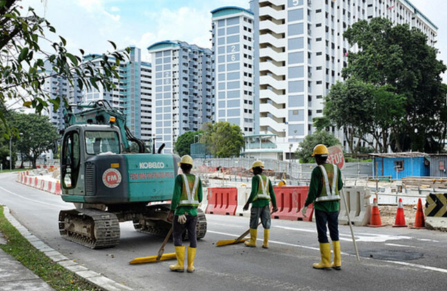 Migrant workers, Singapore. CREDIT: <a href="www.flickr.com/photos/surveying/11770285646/" target="_blank">Jnzl</a>