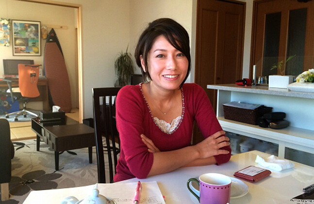 2014 年 11 月，Osakabe 在她的公寓里。图片来源：德文-斯图尔特