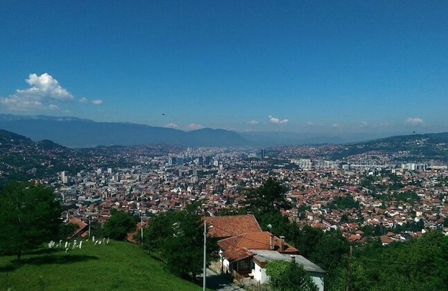 Vue de Sarajevo depuis les Alpes Dinariques. Crédit : Conor Moran