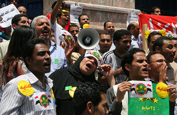 Protest in Cairo. CREDIT: <a href="http://flickr.com/photos/zarwan/153534199/">E. Zarwan</a> (<a href="http://creativecommons.org/licenses/by-nd/2.0/" target=_blank>CC</a>).