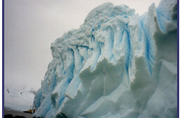 Antarctica 2001, Photo by <a href="http://www.flickr.com/photos/pathfinderlinden/160632839/" target=_blank>Pathfinder Linden</a> at Flickr