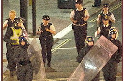 London riot police push rioters in Camden, August 2011. CREDIT: <a href="http://commons.wikimedia.org/wiki/File:2011_London_riot_police_push_rioters_in_Camden.jpg" target=_blank">Wikimedia</a>