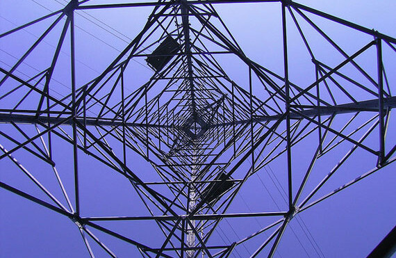 Japan power lines, by <a href="http://flickr.com/photos/wivern/39180494/">Yuki Takaku</a> (<a href="http://creativecommons.org/licenses/by-nc/2.0/deed.en">CC</a>).