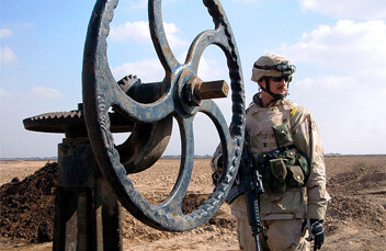 U.S. soldier inspects Iraqi pipeline. CREDIT: <a href="http://flickr.com/photos/yourlocaldave/43516303/">David Chung</a> (<a href="http://creativecommons.org/licenses/by-nc/2.0/deed.en-us">CC</a>).