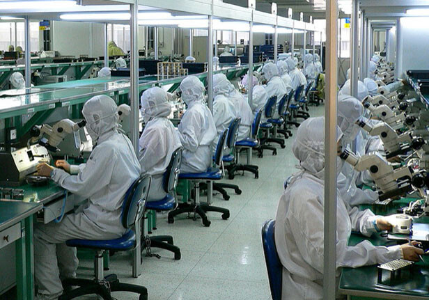 Factory workers assembling fiber optics systems in China. CREDIT: <a href="http://www.flickr.com/photos/jurvetson/52581560/" target=_blank">jurvetson</a>