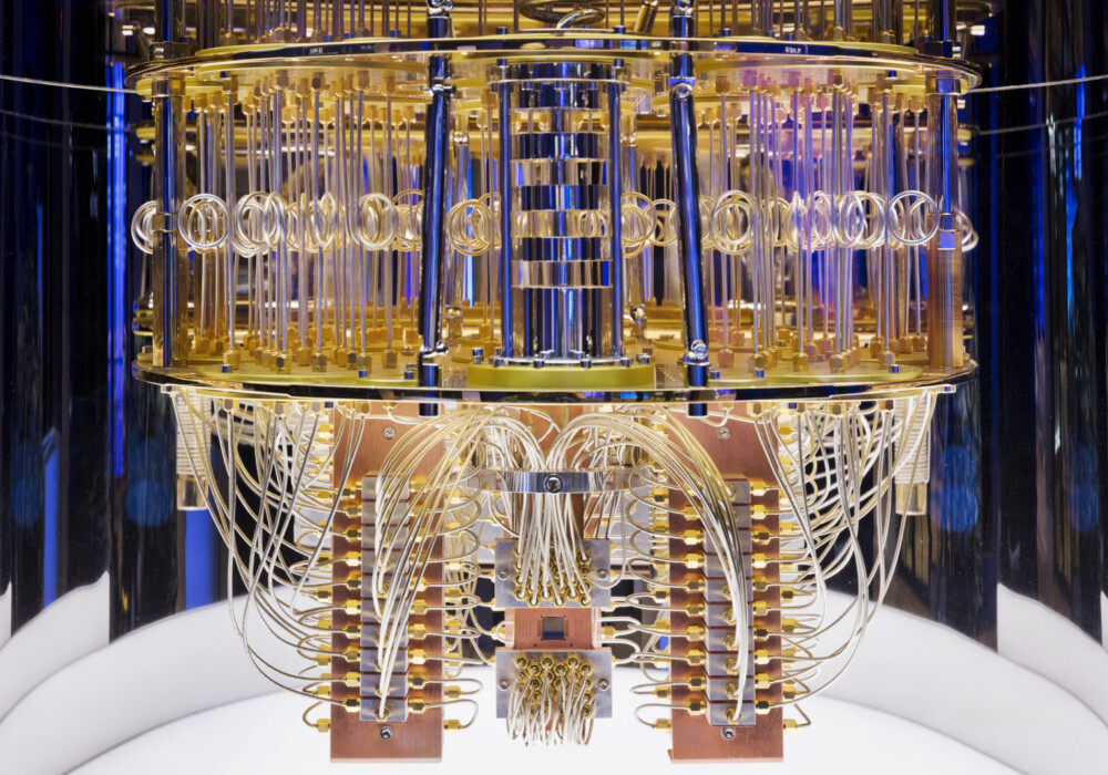 Interior de un sistema de computación cuántica de IBM