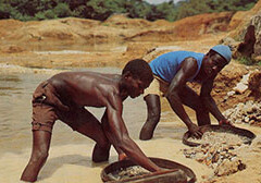 Panning for Diamonds, Sierra Leone<br> CREDIT: <a href="http://flickr.com/photos/brianharringtonspier/455875454/" target="_blank">Brian Harrington Spier</a> (<a href="http://creativecommons.org/licenses/by/2.0/deed.en">CC</a>)