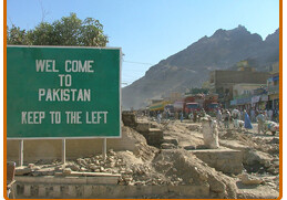 Entering Pakistan at the Torkham crossing from Afghanistan.<br>Photo by <a href="http://www.flickr.com/photos/49441269@N00/174080935/" target="_blank">mbiturbo</a>