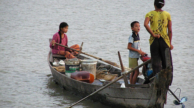 Life on the Mekong, Cambodia, by <a href="http://www.flickr.com/photos/tharum/135866909/" target=_blank">Tharum Bun</a> <a href="http://creativecommons.org/licenses/by-nc-sa/2.0/deed.en" target=_blank">(CC)</a>