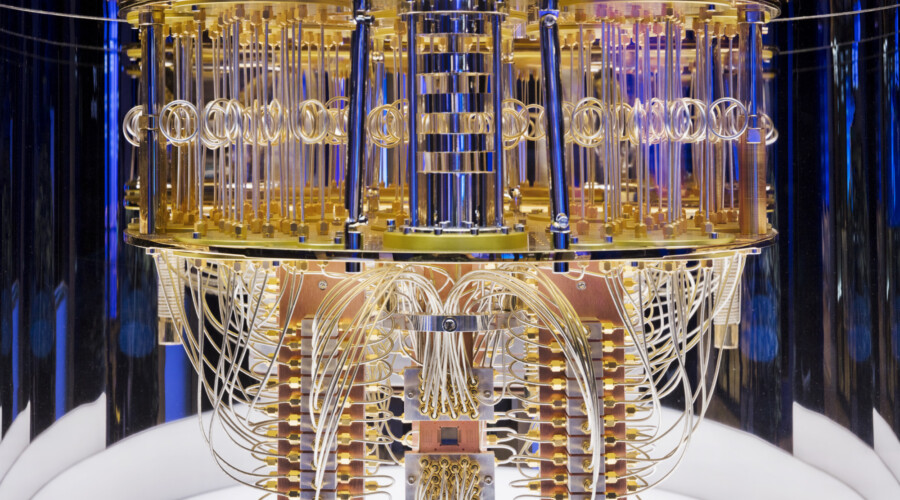 Interior de un sistema de computación cuántica de IBM