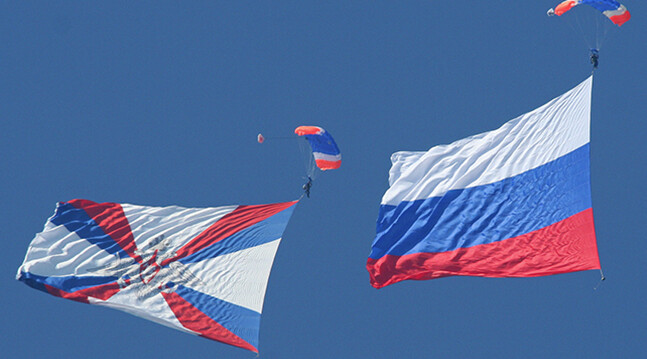The Flag of Russia and the Ministry of Defence flag. CREDIT: <a href="http://tinyurl.com/mhccwey" _blank>Alan Wilson</a> (<a href="https://creativecommons.org/licenses/by-sa/2.0/" _blank>CC</a>)