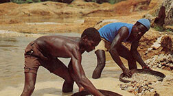 Panning for Diamonds, Sierra Leone<br> CREDIT: <a href="http://flickr.com/photos/brianharringtonspier/455875454/" target="_blank">Brian Harrington Spier</a> (<a href="http://creativecommons.org/licenses/by/2.0/deed.en">CC</a>)