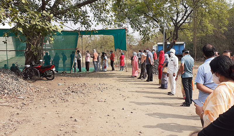 COVID-19 vaccination line in Nagpur, India, May 2021. CREDIT: <a href="https://en.wikipedia.org/wiki/File:COVID-19_vaccination_queue_01052021.jpg">Ganesh Dhamodkar/Wikimedia</a> <a href="https://creativecommons.org/licenses/by-sa/4.0/deed.en">(CC)</a>