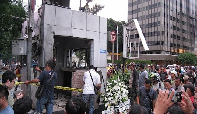 Scene of suicide bomb attack, Jakarta, January 14, 2016. CREDIT: <a href="http://tinyurl.com/zaws4r4">Gunawan Kartapranata</a>. (<a href="https://creativecommons.org/licenses/by-sa/4.0/">CC</a>)