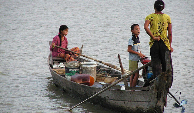 Life on the Mekong, Cambodia, by <a href="http://www.flickr.com/photos/tharum/135866909/" target=_blank">Tharum Bun</a> <a href="http://creativecommons.org/licenses/by-nc-sa/2.0/deed.en" target=_blank">(CC)</a>