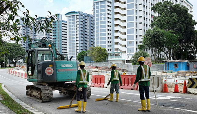 Migrant workers, Singapore. CREDIT: <a href="www.flickr.com/photos/surveying/11770285646/" target="_blank">Jnzl</a>