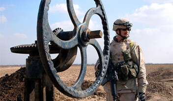 U.S. soldier inspects Iraqi pipeline. CREDIT: <a href="http://flickr.com/photos/yourlocaldave/43516303/">David Chung</a> (<a href="http://creativecommons.org/licenses/by-nc/2.0/deed.en-us">CC</a>).