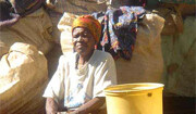 Poor urban Zimbabweans were dumped in <br>the countryside during Operation <br>Murambatsvina (Drive Out Trash). Photo <br>by <a href="http://www.sokwanele.com">Sokwanele</a> (<a href="http://creativecommons.org/licenses/by-nc-sa/2.0/deed.en-us">CC</a>).