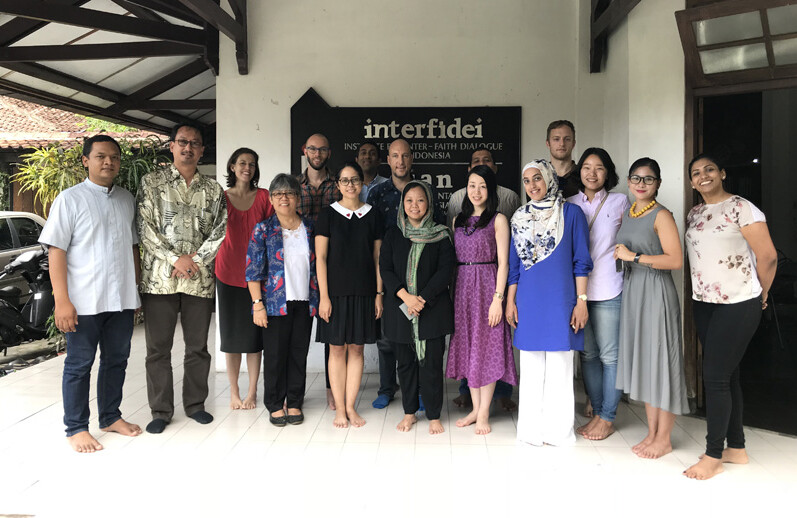 Les délégués du Pacifique avec Dicky Sofjan, Elga Sarapung, Devin Stewart et Alissa Wahid à Dian Interfidei à Yogyakarta