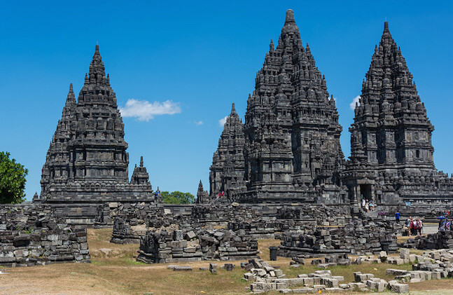 Templo de Prambanan. https://www.flickr.com/photos/martijnbarendse/21133326102/sizes/l