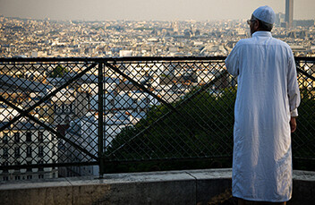 Montmartre, Paris. https://www.flickr.com/photos/francisco_osorio/4977990504