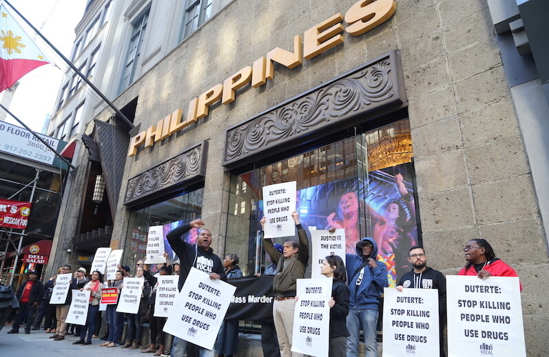 Protest against the Philippine drug war at Philippine Consulate General, New York City, October 2016. CREDIT: <a href="https://commons.wikimedia.org/wiki/File:Philippines_Drug_War_Protest_2.jpg">VOCAL-NY (CC)</a>
