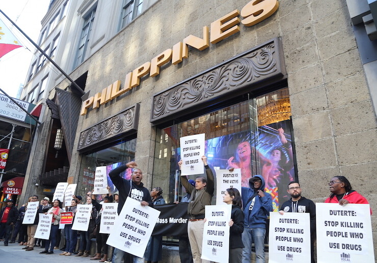 Protest against the Philippine drug war at Philippine Consulate General, New York City, October 2016. CREDIT: <a href="https://commons.wikimedia.org/wiki/File:Philippines_Drug_War_Protest_2.jpg">VOCAL-NY (CC)</a>