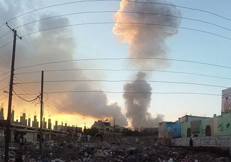 Air strike in Sana'a, May 2015. CREDIT: <a href="https://commons.wikimedia.org/wiki/File:Air_strike_in_Sana%27a_11-5-2015.jpg">Ibrahem Qasim</a>  (<a href="https://creativecommons.org/licenses/by-sa/4.0/deed.en">CC</a>)