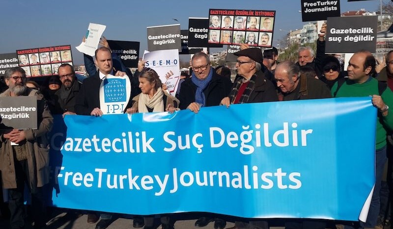 Turkish journalists protesting in Istanbul, 2016. CREDIT: <a href="https://commons.wikimedia.org/wiki/File:Turkish_journalists_protesting_imprisonment_of_their_colleagues_in_2016.jpg">Hilmi Hacaloğlu/Voice of America/Public Domain</a>